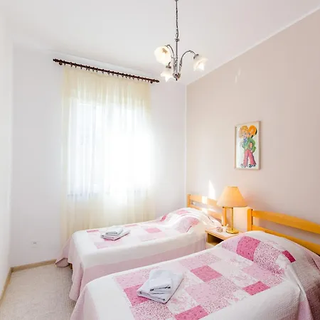 Lägenhet Nicol - Two-bedroom With Balcony And Sea View