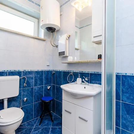 Nicol - Two-bedroom With Balcony And Sea View